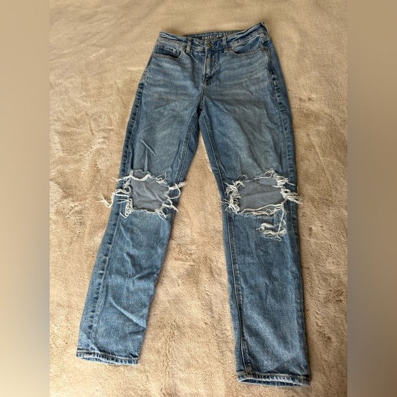 American Eagle Strigid mom jeans. Size 4R - Picture 4 of 9
